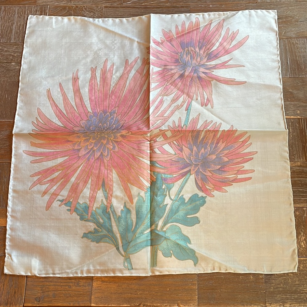 Vintage 100% Thai Silk Dahlia Print Handkerchief🖤